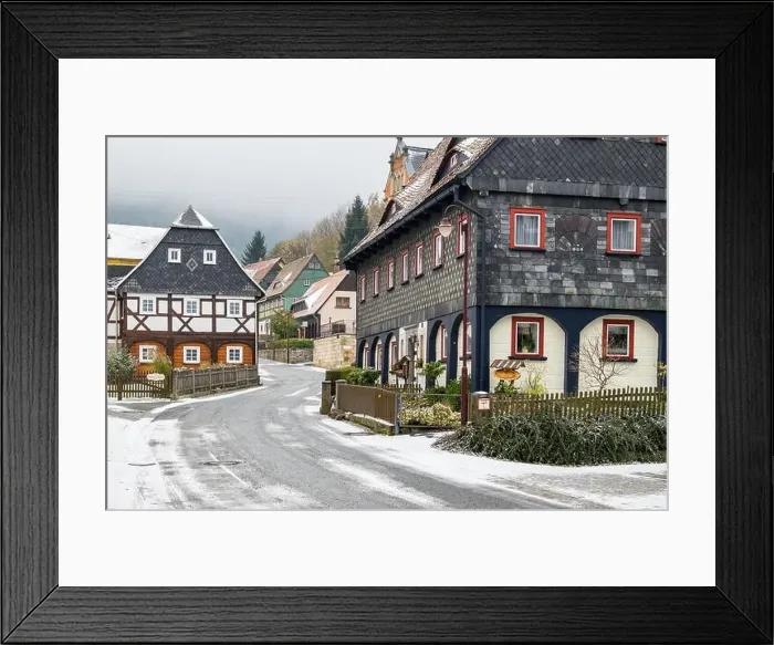 Framed Print : historische Umgebindehäuser in Waltersdorf Zittauer Gebirge Framed Print : historische Umgebindehäuser in Waltersdorf Zittauer Gebirge