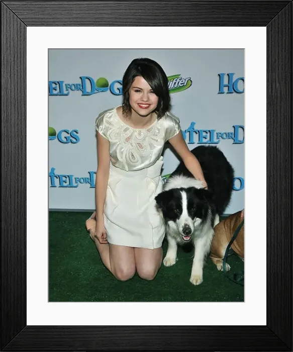 Framed Print : Selena Gomez and the dog - Hotel For Dogs Premiere at the Grove Theatre In Los Angeles Framed Print : Selena Gomez and the dog - Hotel For Dogs Premiere at the Grove Theatre In Los Angeles