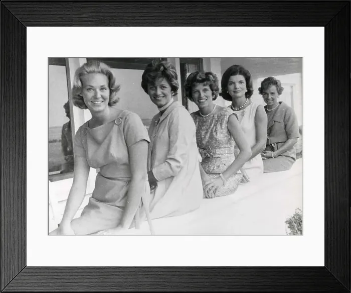 Framed Print : Women of the Kennedy family: Joan Bennet, Jean, Eunice, Jacqueline, Ethel, USA 1961 Framed Print : Women of the Kennedy family: Joan Bennet, Jean, Eunice, Jacqueline, Ethel, USA 1961