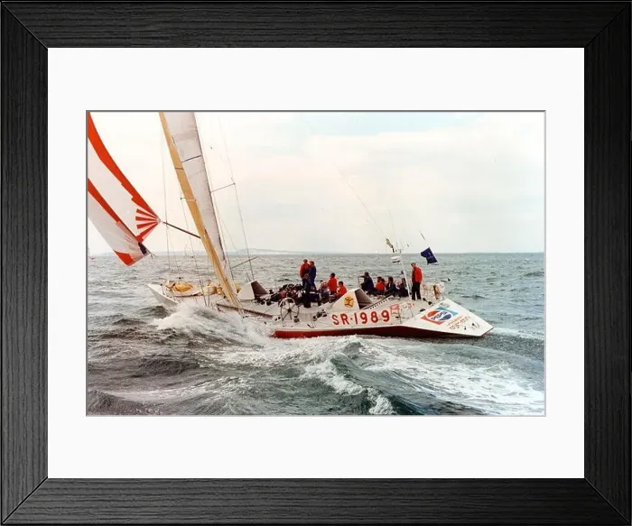 Framed Print : AJAXNETPHOTO. 1989. SOLENT, ENGLAND Framed Print : AJAXNETPHOTO. 1989. SOLENT, ENGLAND
