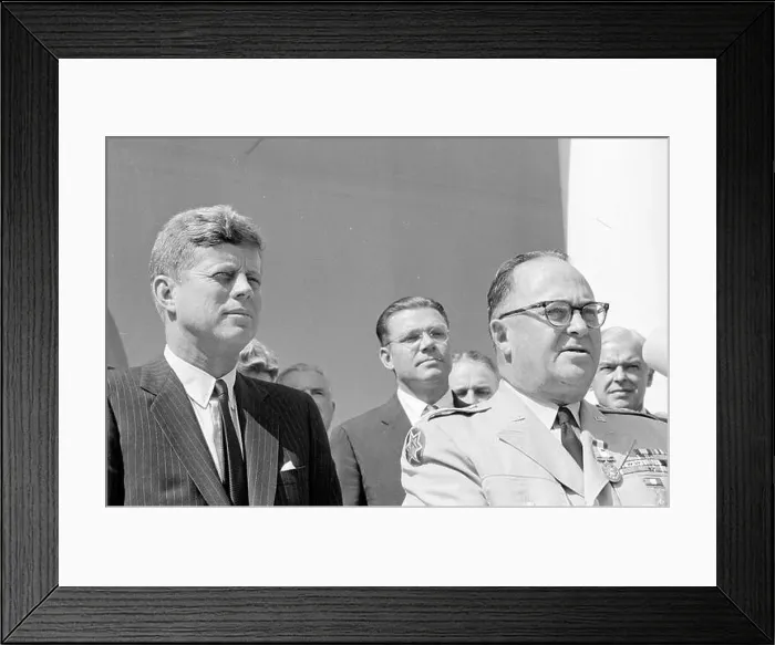 Framed Print : Presentation of the Distinguished Service Medal to Gen Framed Print : Presentation of the Distinguished Service Medal to Gen