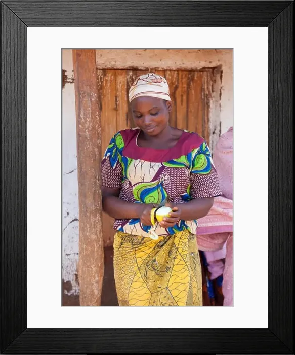 Framed Print : Portrait of a Tanzanian woman at a market Framed Print : Portrait of a Tanzanian woman at a market