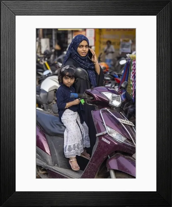 Framed Print : India, Tamil Nadu, Madurai, muslim woman and her daughter Framed Print : India, Tamil Nadu, Madurai, muslim woman and her daughter