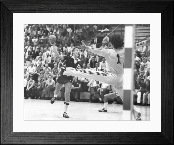 Framed Print : Indoor Handball Bundesliga VFL Gummersbach - TSV Milbertshofen 09 / 08 / 1979 Framed Print : Indoor Handball Bundesliga VFL Gummersbach - TSV Milbertshofen 09 / 08 / 1979