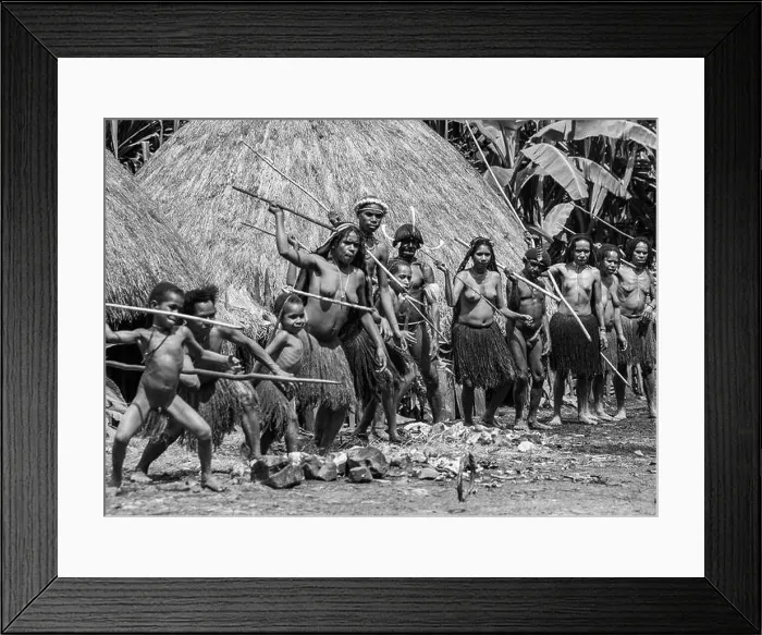 Framed Print : DANI VILLAGE, WAMENA, IRIAN JAYA Framed Print : DANI VILLAGE, WAMENA, IRIAN JAYA