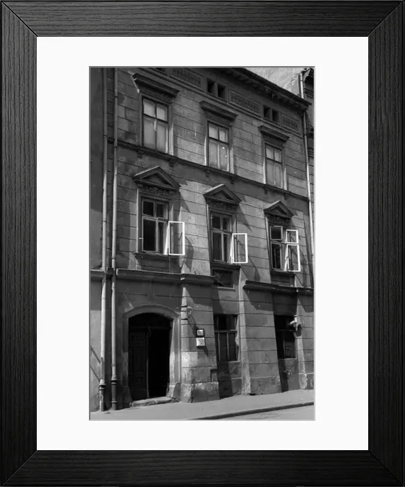 Framed Print : Kraków, 1947. Kamienica przy ul Framed Print : Kraków, 1947. Kamienica przy ul