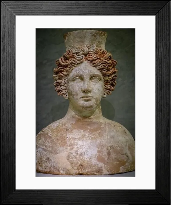 Framed Print : Tanit, busto femenino importado de Sicília Framed Print : Tanit, busto femenino importado de Sicília