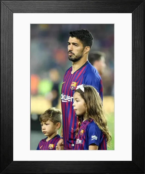 Framed Print : Barcelona, 20th May: Luis Suarez of FC Barcelona with their children Benja and Delfina Framed Print : Barcelona, 20th May: Luis Suarez of FC Barcelona with their children Benja and Delfina