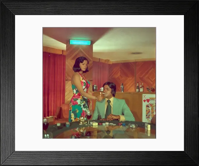 Framed Print : Indian Bollywood actor actress Amitabh Bachchan and Zeenat Aman, India, Asia, 1978 old vintage 1900s picture Framed Print : Indian Bollywood actor actress Amitabh Bachchan and Zeenat Aman, India, Asia, 1978 old vintage 1900s picture