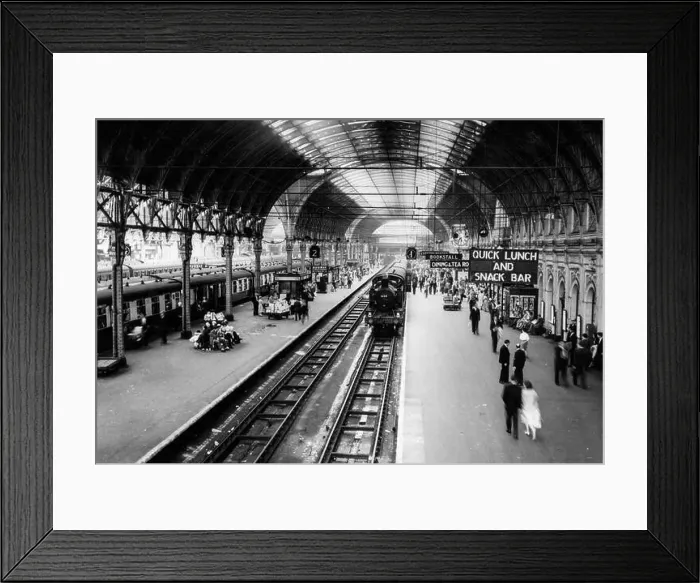 Framed Print : The magnificence of Birmingham Snow Hill Station in the 1950s. It was on of Britain's best loved stations Framed Print : The magnificence of Birmingham Snow Hill Station in the 1950s. It was on of Britain's best loved stations
