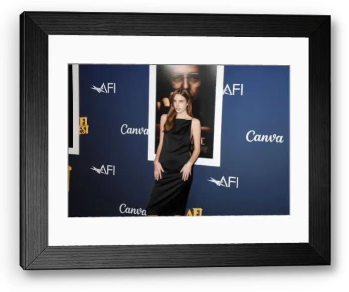 Framed Print : HOLLYWOOD, CALIFORNIA - OCTOBER 24 Framed Print : HOLLYWOOD, CALIFORNIA - OCTOBER 24