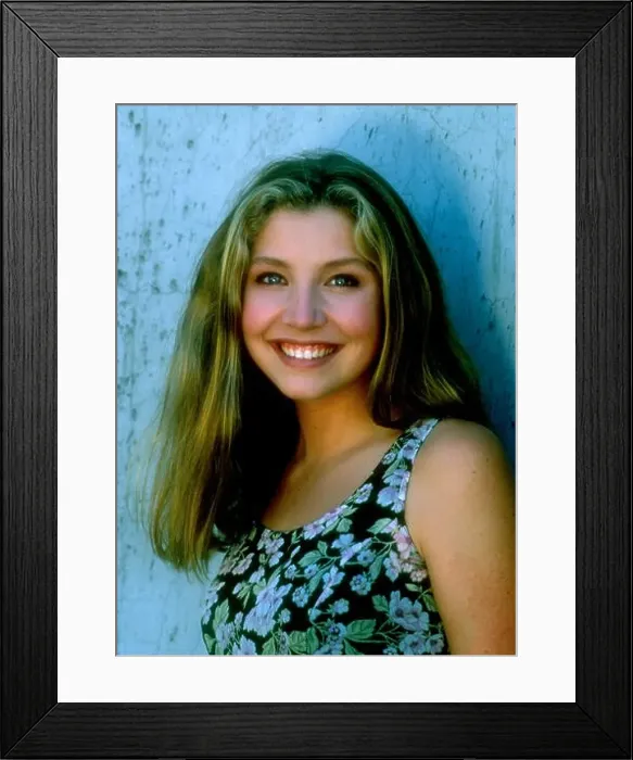 Framed Print : Malibu, California, USA 27th September 1994 (Exclusive) Actress Sarah Chalke poses at a photo shoot on September 27 Framed Print : Malibu, California, USA 27th September 1994 (Exclusive) Actress Sarah Chalke poses at a photo shoot on September 27