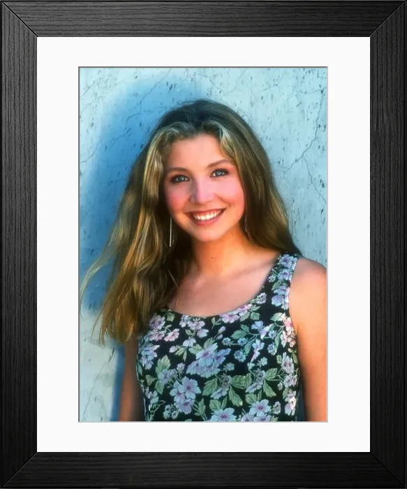 Framed Print : Malibu, California, USA 27th September 1994 (Exclusive) Actress Sarah Chalke poses at a photo shoot on September 27 Framed Print : Malibu, California, USA 27th September 1994 (Exclusive) Actress Sarah Chalke poses at a photo shoot on September 27