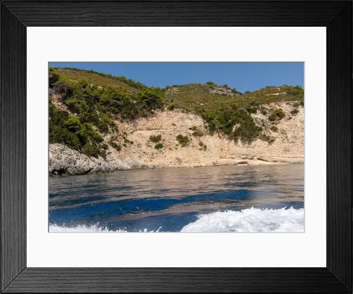 Framed Print : 2ym6wtg Framed Print : 2ym6wtg