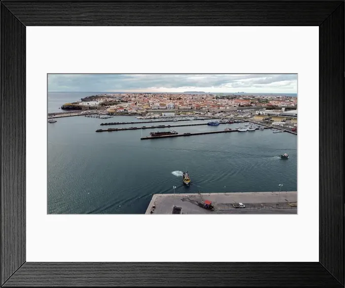 Framed Print : 2ymeg7t Framed Print : 2ymeg7t