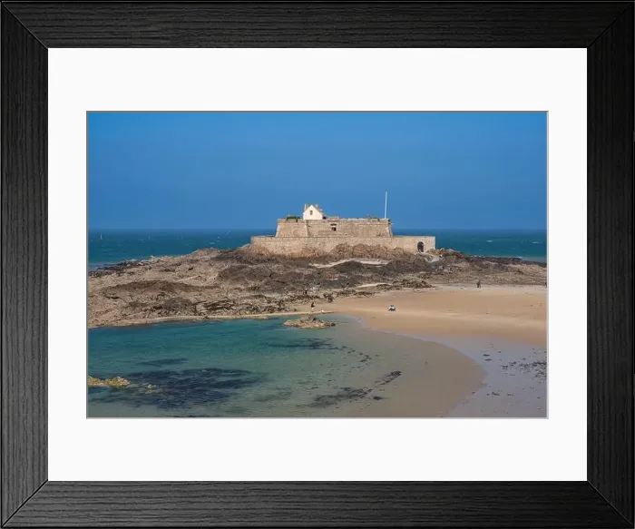 Framed Print : 2yxeec7 Framed Print : 2yxeec7