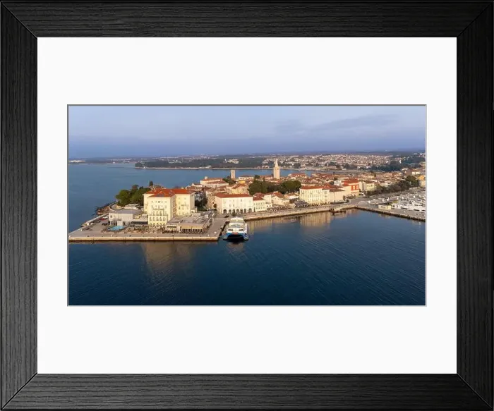 Framed Print : 2yxmb7y Framed Print : 2yxmb7y