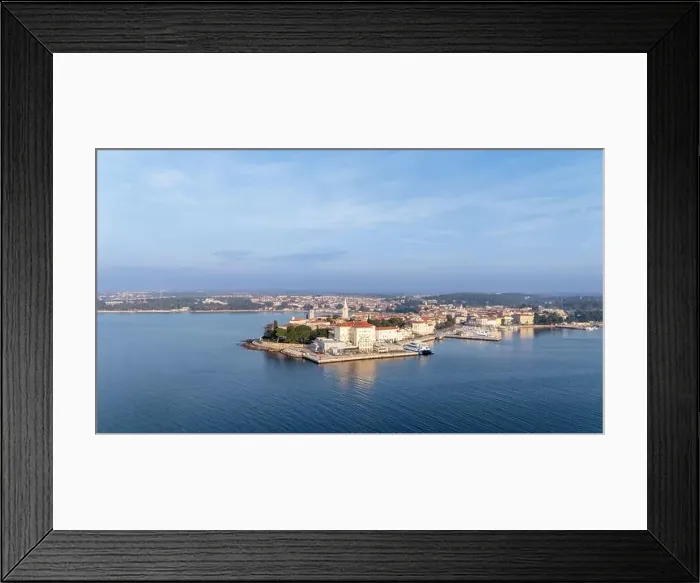 Framed Print : 2yxmbb9 Framed Print : 2yxmbb9