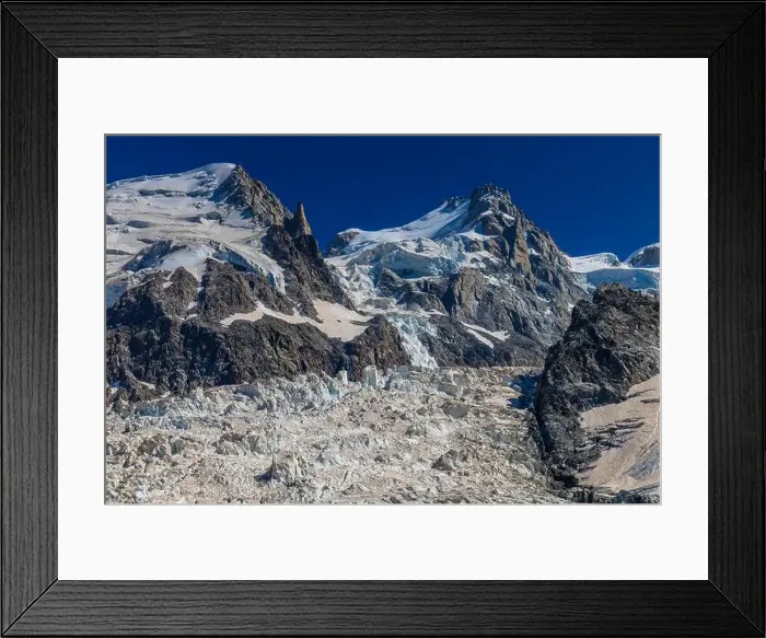 Framed Print : 2yykk7c Framed Print : 2yykk7c
