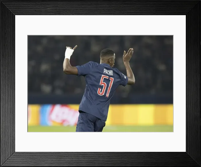 Framed Print : Football match, Willian PACHO Paris St Framed Print : Football match, Willian PACHO Paris St