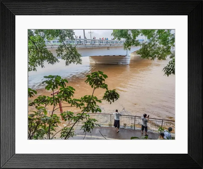 Framed Print : NANNING, CHINA - SEPTEMBER 11, 2024 - Citizens watch flood waters at Yongjiang River No Framed Print : NANNING, CHINA - SEPTEMBER 11, 2024 - Citizens watch flood waters at Yongjiang River No