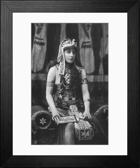 Framed Print : Lillie Langtry (1853-1929) as Cleopatra Framed Print : Lillie Langtry (1853-1929) as Cleopatra