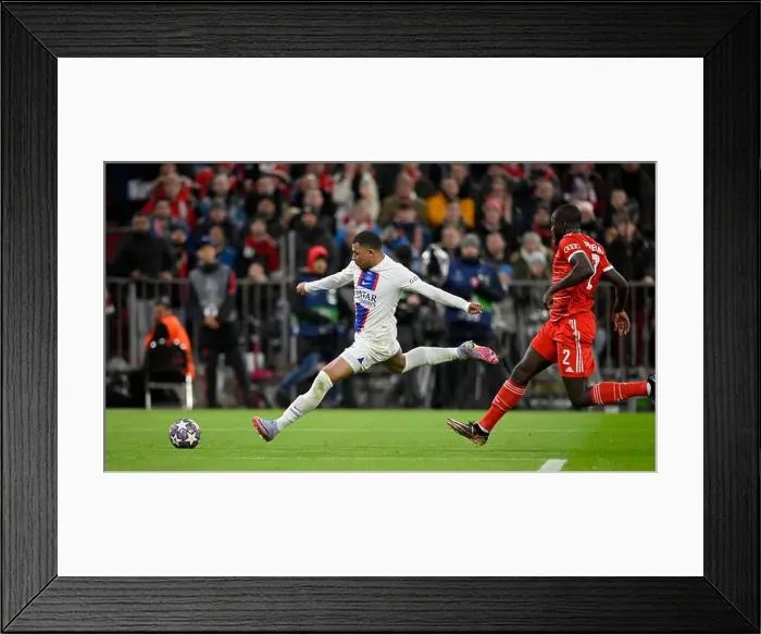 Framed Print : Kylian Mbappe Lottin FC Paris Saint-Germain PSG (07) on the ball Framed Print : Kylian Mbappe Lottin FC Paris Saint-Germain PSG (07) on the ball