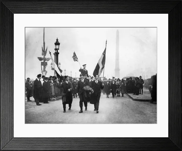 Framed Print : Celebration of the end of the war in Paris, 1918 Framed Print : Celebration of the end of the war in Paris, 1918