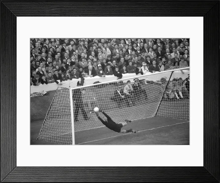 Framed Print : WM-Halbfinal 1966 in England: Deutschland - UdSSR; Torhüter Lev Yashin#WC semi final 1966 in England Framed Print : WM-Halbfinal 1966 in England: Deutschland - UdSSR; Torhüter Lev Yashin#WC semi final 1966 in England