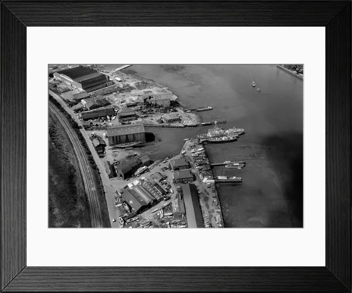 Framed Print : AJAXNETPHOTO. 1979. WOOLSTON, ENGLAND Framed Print : AJAXNETPHOTO. 1979. WOOLSTON, ENGLAND