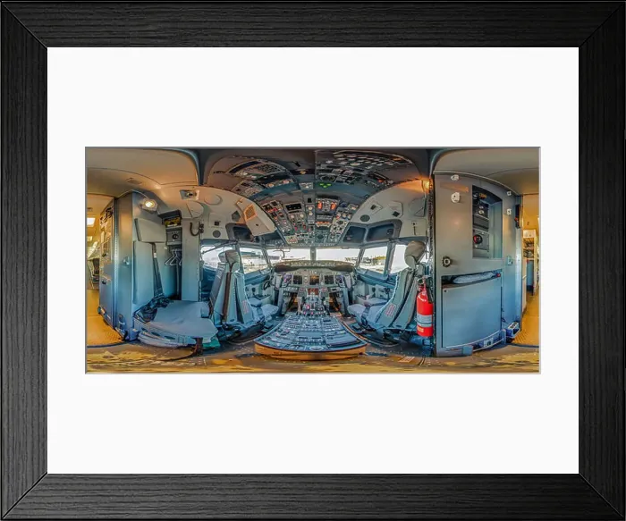 Framed Print : Interior cockpit Boeing 737-800 Framed Print : Interior cockpit Boeing 737-800