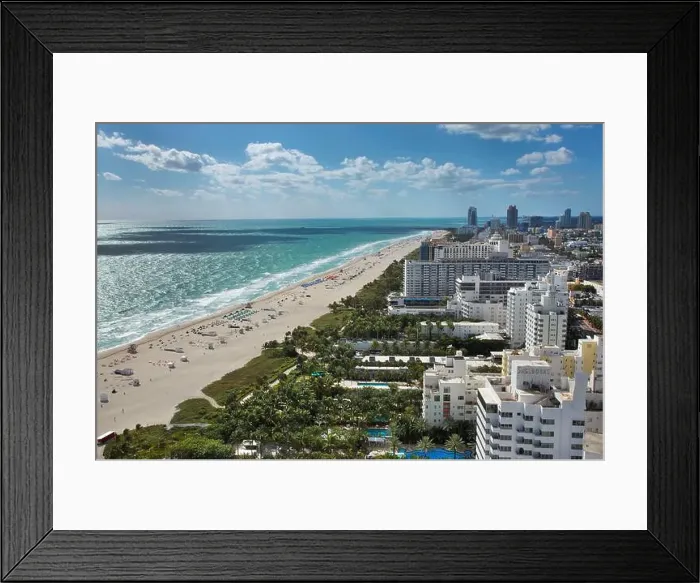 Framed Print : United States, Florida, Miami, Pluging view on the beach from the Setai hotel Framed Print : United States, Florida, Miami, Pluging view on the beach from the Setai hotel