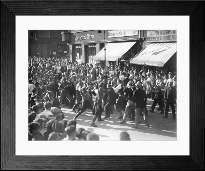 Framed Print : Street fighting between the KPD and NSDAP from Horst Wessel, 1933 Framed Print : Street fighting between the KPD and NSDAP from Horst Wessel, 1933