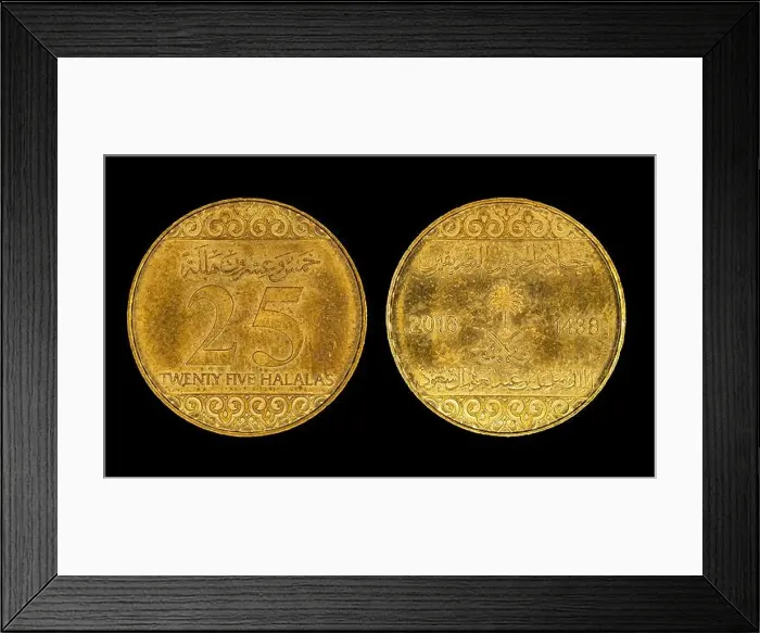 Framed Print : Detailed close-up of a Saudi Arabia riyal coin featuring 25 halalas Framed Print : Detailed close-up of a Saudi Arabia riyal coin featuring 25 halalas
