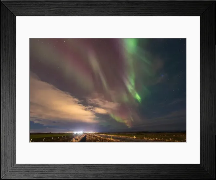 Framed Print : I'm returning to my beloved Iceland, its landscapes and northern lights! Framed Print : I'm returning to my beloved Iceland, its landscapes and northern lights!