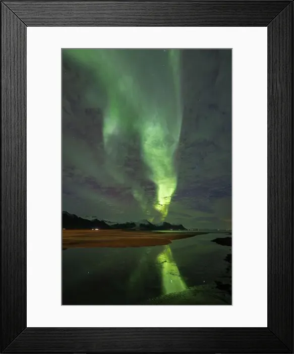 Framed Print : I'm returning to my beloved Iceland, its landscapes and northern lights! Framed Print : I'm returning to my beloved Iceland, its landscapes and northern lights!