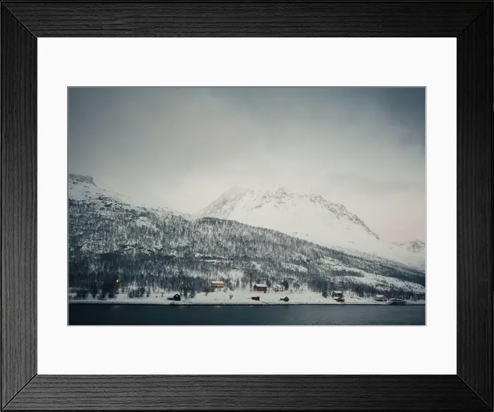 Framed Print : Colourful cabins in the Lyngen Alps by the arctic ocean in northern Norway Framed Print : Colourful cabins in the Lyngen Alps by the arctic ocean in northern Norway