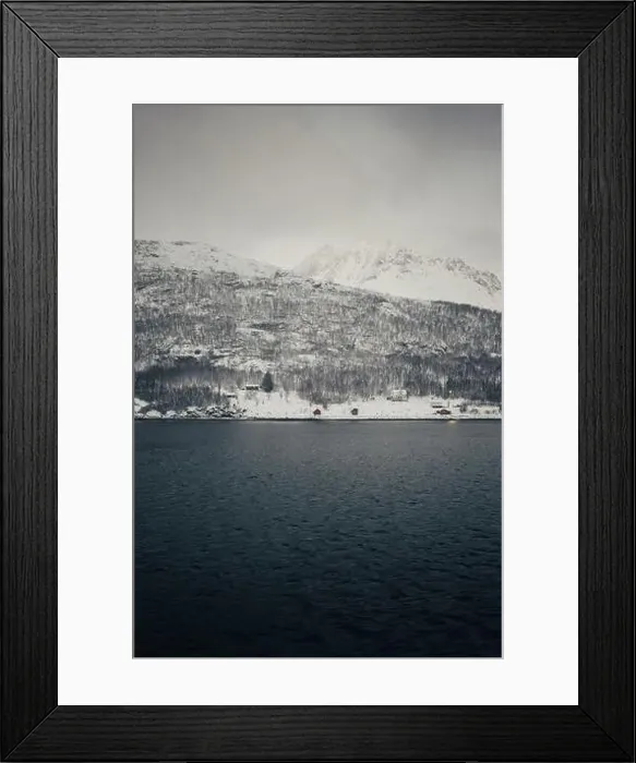 Framed Print : Cabins on the sea front of the arctic ocean in the Lyngen Alps in Norway Framed Print : Cabins on the sea front of the arctic ocean in the Lyngen Alps in Norway