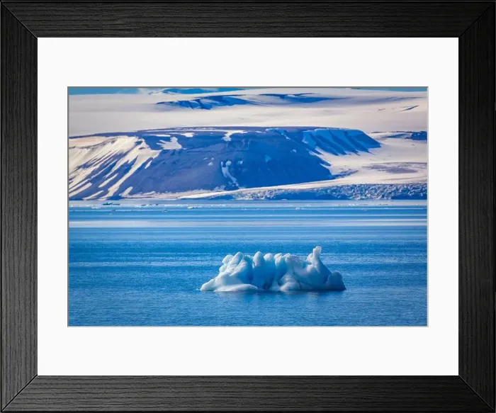 Framed Print : cruising on Svalbard between Spitsbergen and Nordaustlandet anlong with some small icebergs Framed Print : cruising on Svalbard between Spitsbergen and Nordaustlandet anlong with some small icebergs