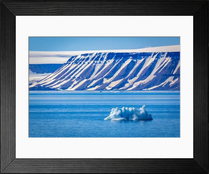 Framed Print : cruising on Svalbard between Spitsbergen and Nordaustlandet anlong with some small icebergs Framed Print : cruising on Svalbard between Spitsbergen and Nordaustlandet anlong with some small icebergs