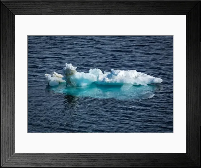 Framed Print : cruising on Svalbard between Spitsbergen and Nordaustlandet anlong with some small icebergs Framed Print : cruising on Svalbard between Spitsbergen and Nordaustlandet anlong with some small icebergs