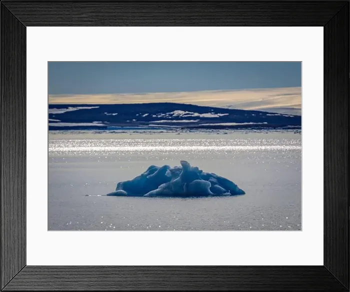 Framed Print : cruising on Svalbard between Spitsbergen and Nordaustlandet anlong with some small icebergs Framed Print : cruising on Svalbard between Spitsbergen and Nordaustlandet anlong with some small icebergs