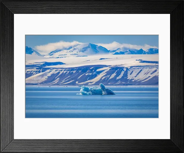Framed Print : cruising on Svalbard between Spitsbergen and Nordaustlandet anlong with some small icebergs Framed Print : cruising on Svalbard between Spitsbergen and Nordaustlandet anlong with some small icebergs