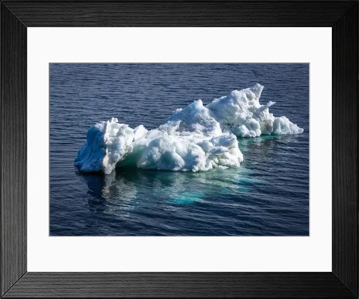 Framed Print : cruising on Svalbard between Spitsbergen and Nordaustlandet anlong with some small icebergs Framed Print : cruising on Svalbard between Spitsbergen and Nordaustlandet anlong with some small icebergs