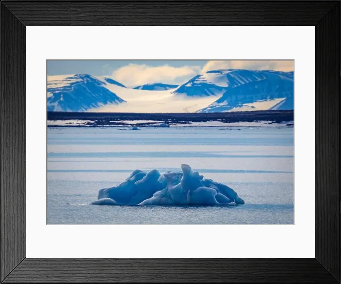 Framed Print : cruising on Svalbard between Spitsbergen and Nordaustlandet anlong with some small icebergs Framed Print : cruising on Svalbard between Spitsbergen and Nordaustlandet anlong with some small icebergs