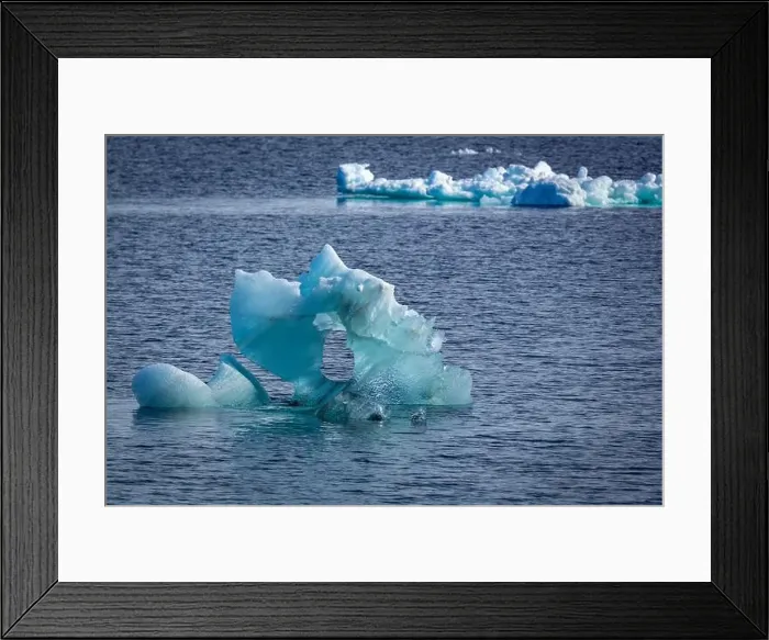 Framed Print : cruising on Svalbard between Spitsbergen and Nordaustlandet anlong with some small icebergs Framed Print : cruising on Svalbard between Spitsbergen and Nordaustlandet anlong with some small icebergs