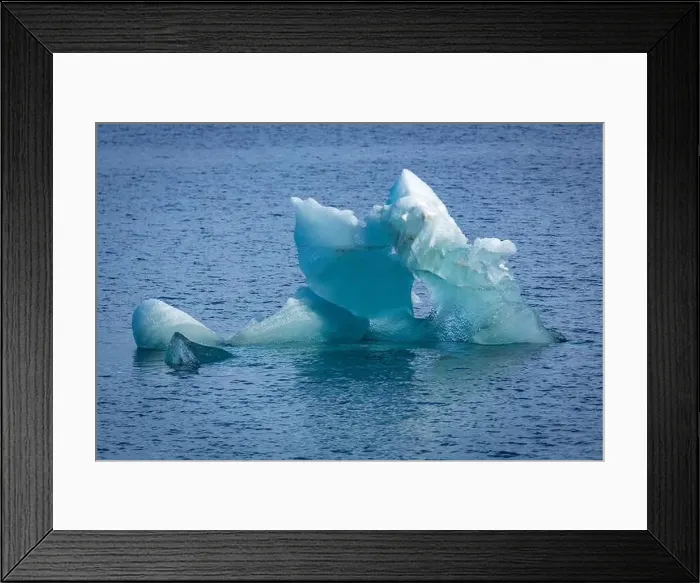 Framed Print : cruising on Svalbard between Spitsbergen and Nordaustlandet anlong with some small icebergs Framed Print : cruising on Svalbard between Spitsbergen and Nordaustlandet anlong with some small icebergs