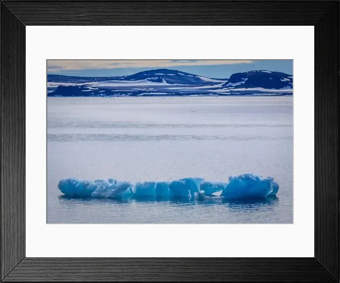 Framed Print : cruising on Svalbard between Spitsbergen and Nordaustlandet anlong with some small icebergs Framed Print : cruising on Svalbard between Spitsbergen and Nordaustlandet anlong with some small icebergs