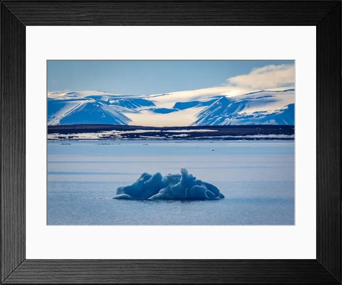 Framed Print : cruising on Svalbard between Spitsbergen and Nordaustlandet anlong with some small icebergs Framed Print : cruising on Svalbard between Spitsbergen and Nordaustlandet anlong with some small icebergs