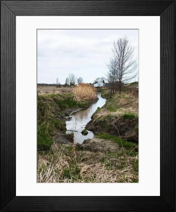 Framed Print : Aqueduct on QC 132 in Baie-du-Febvre, Quebec, Canada Framed Print : Aqueduct on QC 132 in Baie-du-Febvre, Quebec, Canada